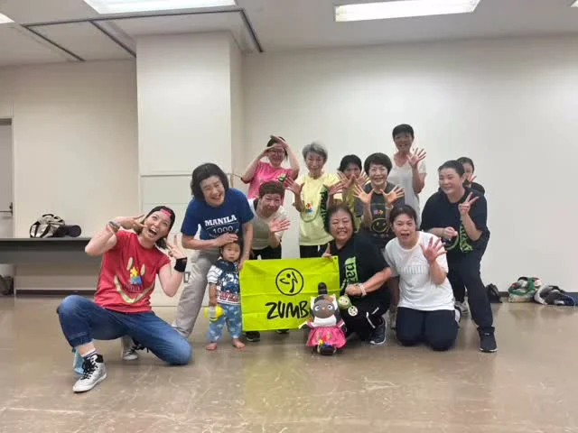 今日は危険な暑さの中、一緒に ZUMBA楽しんで頂きありがとうございました🙇‍♀️

ちょっとやっぱり中央公民館402.403室は危険かも⚠️
人数が多いと特に。。

施設の環境を整えるのもインストラクターとしての仕事！

先日ご縁あって、宝塚のカボフィットネスクラブでのレギュラーレッスンが決まりまして✨💦
決意して社長に会いに行き、奇跡的に7月から月曜日10:30〜の枠を引き継ぐことになりまして。。

いつもサークルやってた時間。
さぁ、どうするか。。

来週月曜日は午後に西宮サークルの開催を考えましたが、伊川谷での開催も重なっているので、
（人数も5名ほど集まるそうなので）

今回に限り来週23日（月）の中央公民館サークルはお休みになります💦

7月からの月曜日サークルは午後12:45〜13:45
＠高木公民館、または中央公民館（601室が空いていたら）または大社公民館（第3集会室or講堂）

の予定です🗓️暑いからね、中央は夏の間は今年はできないかも。。

7月予定、また変更して掲載します🆙ご確認下さい🙌

今日は本当にたくさんのご来場ありがとうございました😊
そして今後のスケジュール等でご相談聞いてくださったメンバーの方々、ありがとうございました🙇‍♀️

えっと、、

とりあえず丸亀製麺、シフト入れないようにしました。7月から。笑

そして、伊川谷と板宿の開催も一旦休止。月1開催くらいの予定。

自分の練習時間確保として、大社、中央のサークルを
月4回→月3回

にしようと思います🙌

アウトプットばかりするのではなく、インプットの時間をもう少し作って、質の高い（難しいわけではなく、わかりやすく楽しめる） ZUMBAを提供できるように、出稽古、自主練時間確保したいと思います👯‍♀️

一緒に自主練してくれる ZUMBA大好きな方募集してます。👯‍♀️

では、明日はまた
つかしん、チトチャット、神戸

とバカ忙しいスケジュールで ZUMBAやってきます。
（世のイントラさんってこれくらいやってるよね？）

つかしん、、やっぱりやめようかなぁ。。

またみなさんにご相談します🙌

ではまた〜🙌💤
@cabo_fitness_club